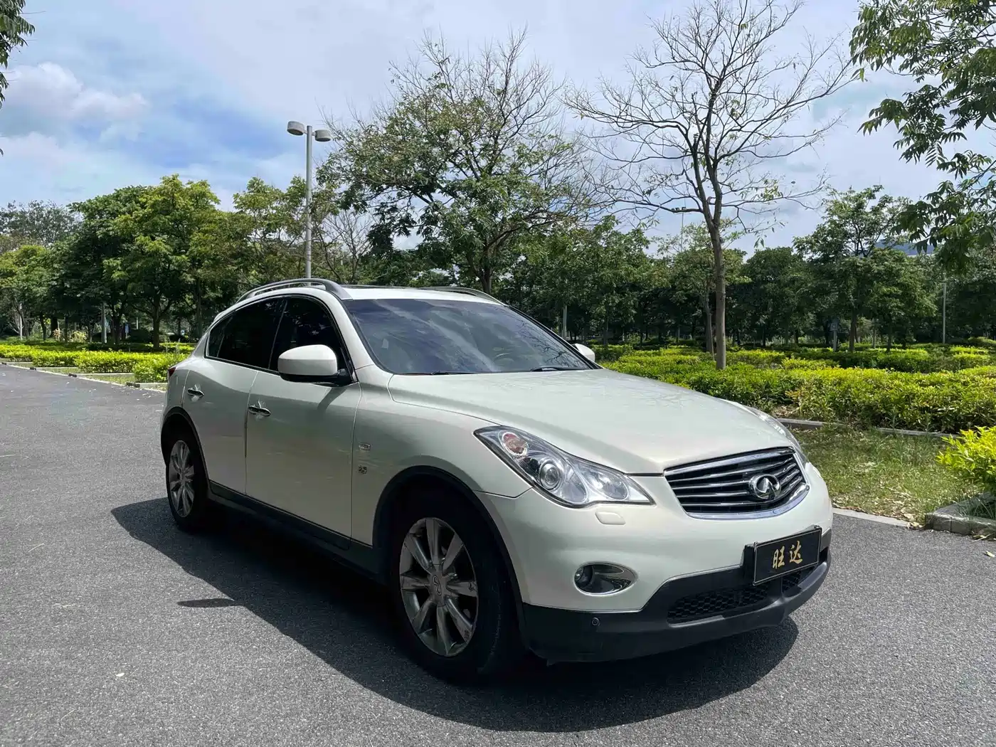 Infiniti QX50 (Import) 2014 2013 2.5L 2WD Elegance