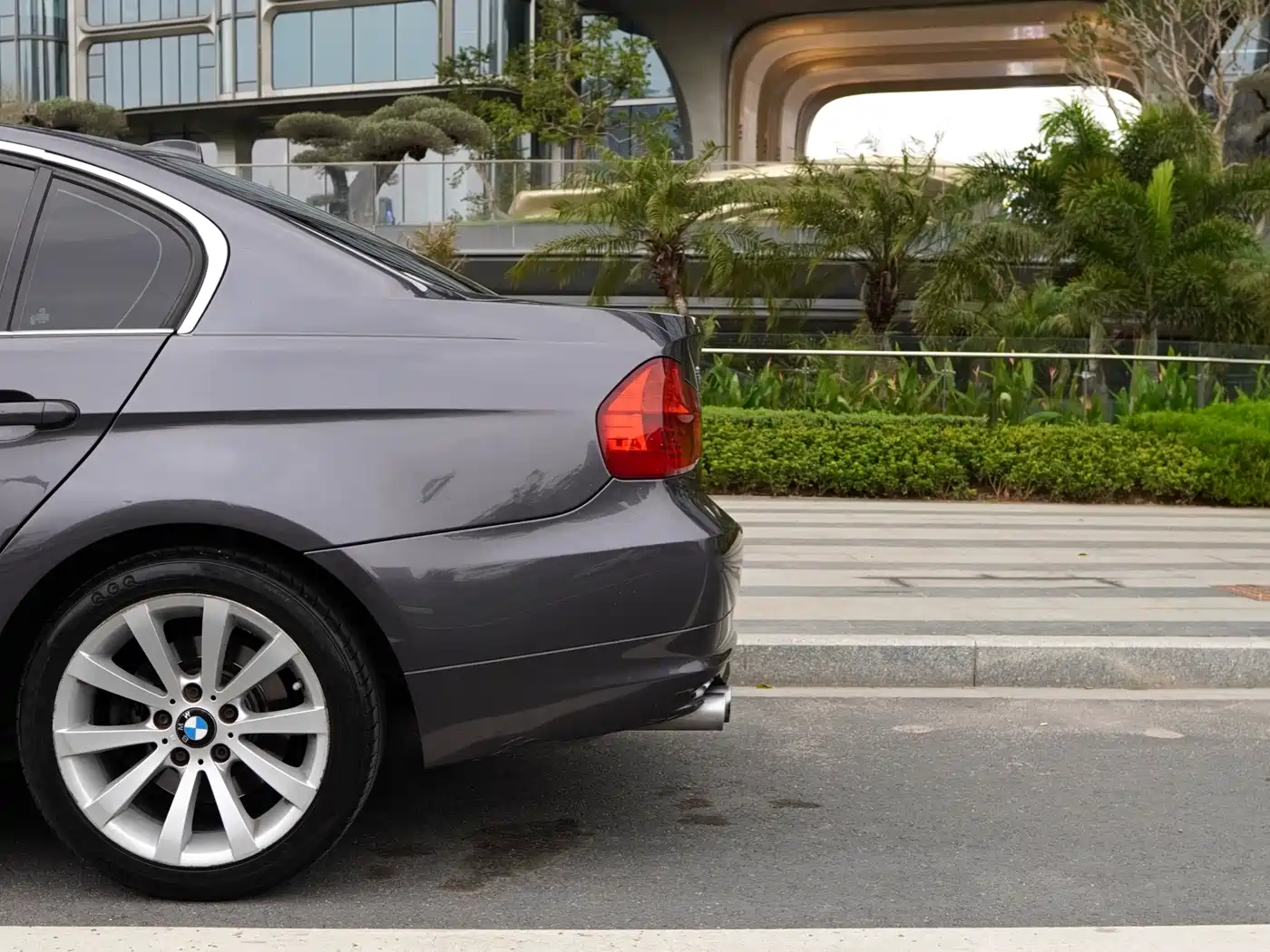 BMW 3 Series 2009 325i Luxury фото 23