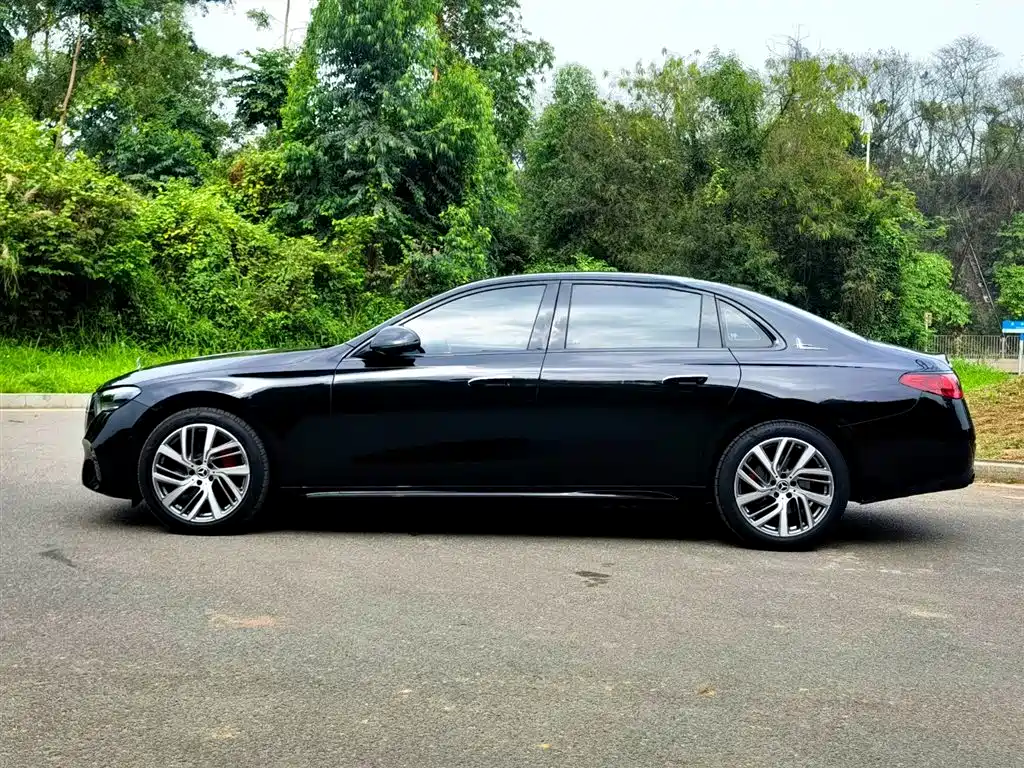 Mercedes-Benz E-Class 2024 E 300 L Fashion фото 4