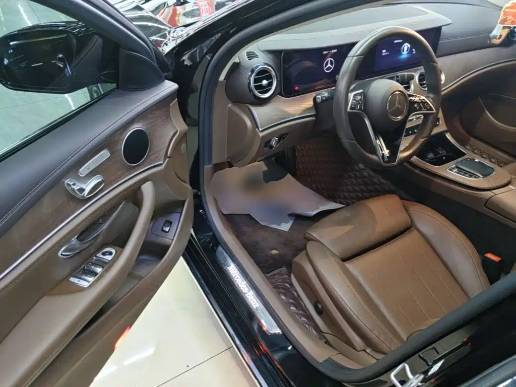Photo 16 - Mercedes-Benz E-Class