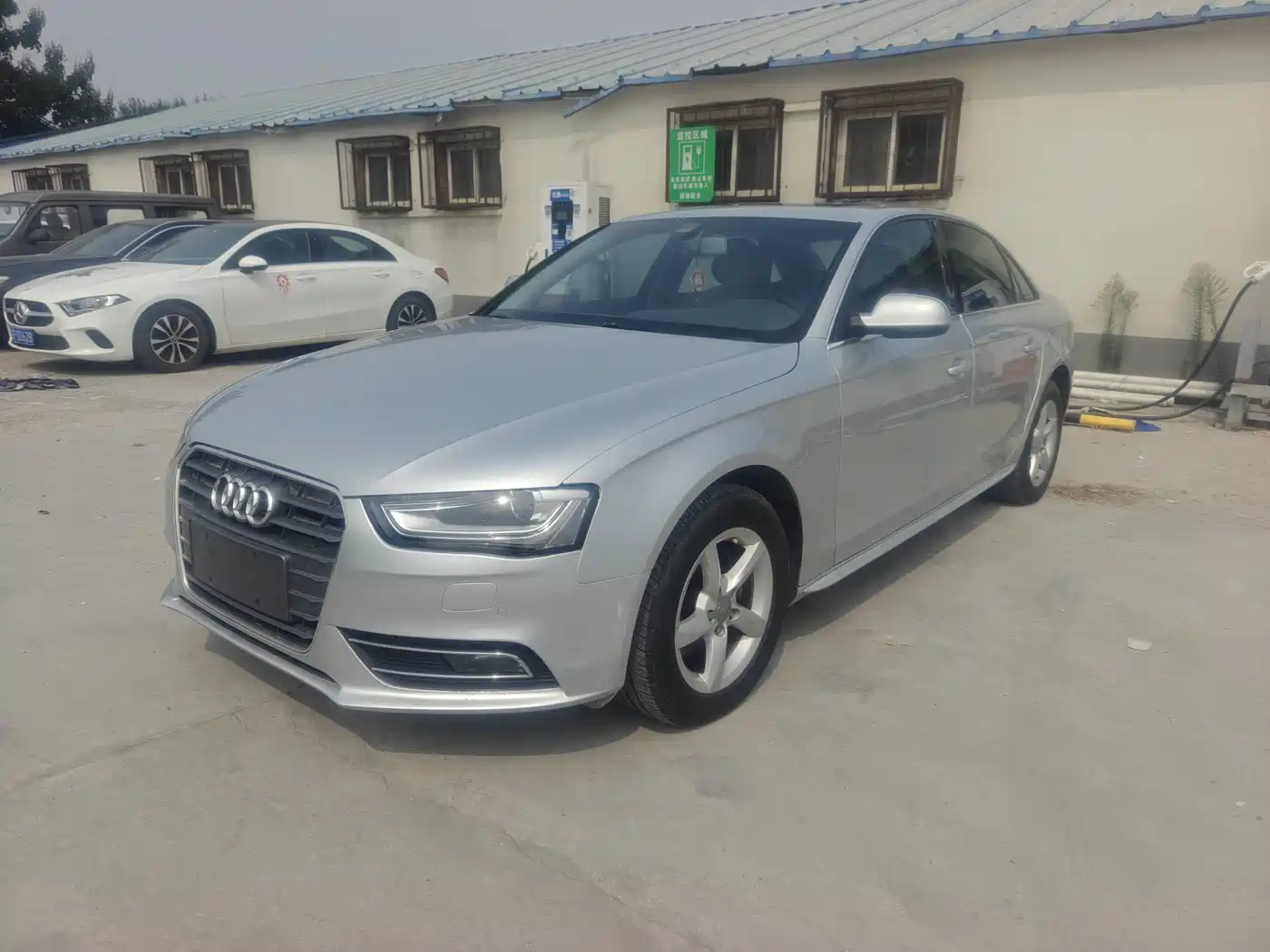 Фото 1 - Audi A4L