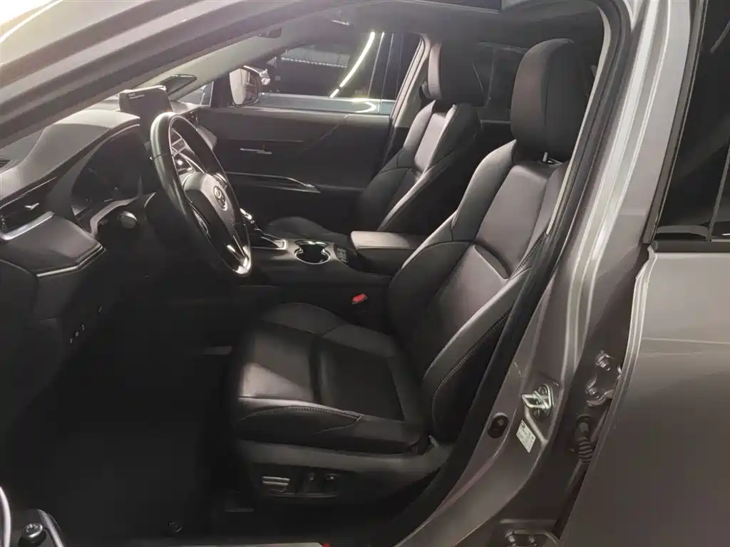 Toyota Venza 2023 2.0L CVT FWD Premium фото 7