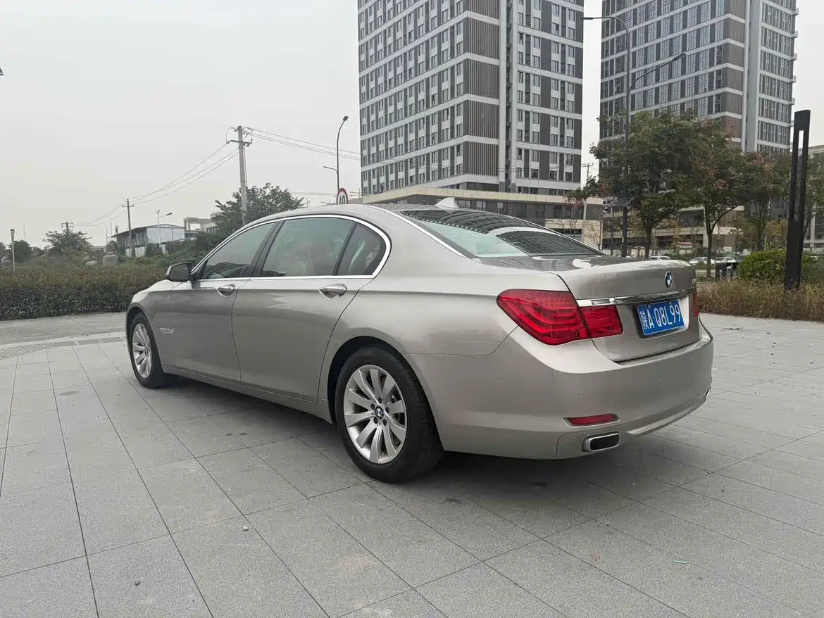 BMW 7 Series 2009 740Li Luxury фото 13