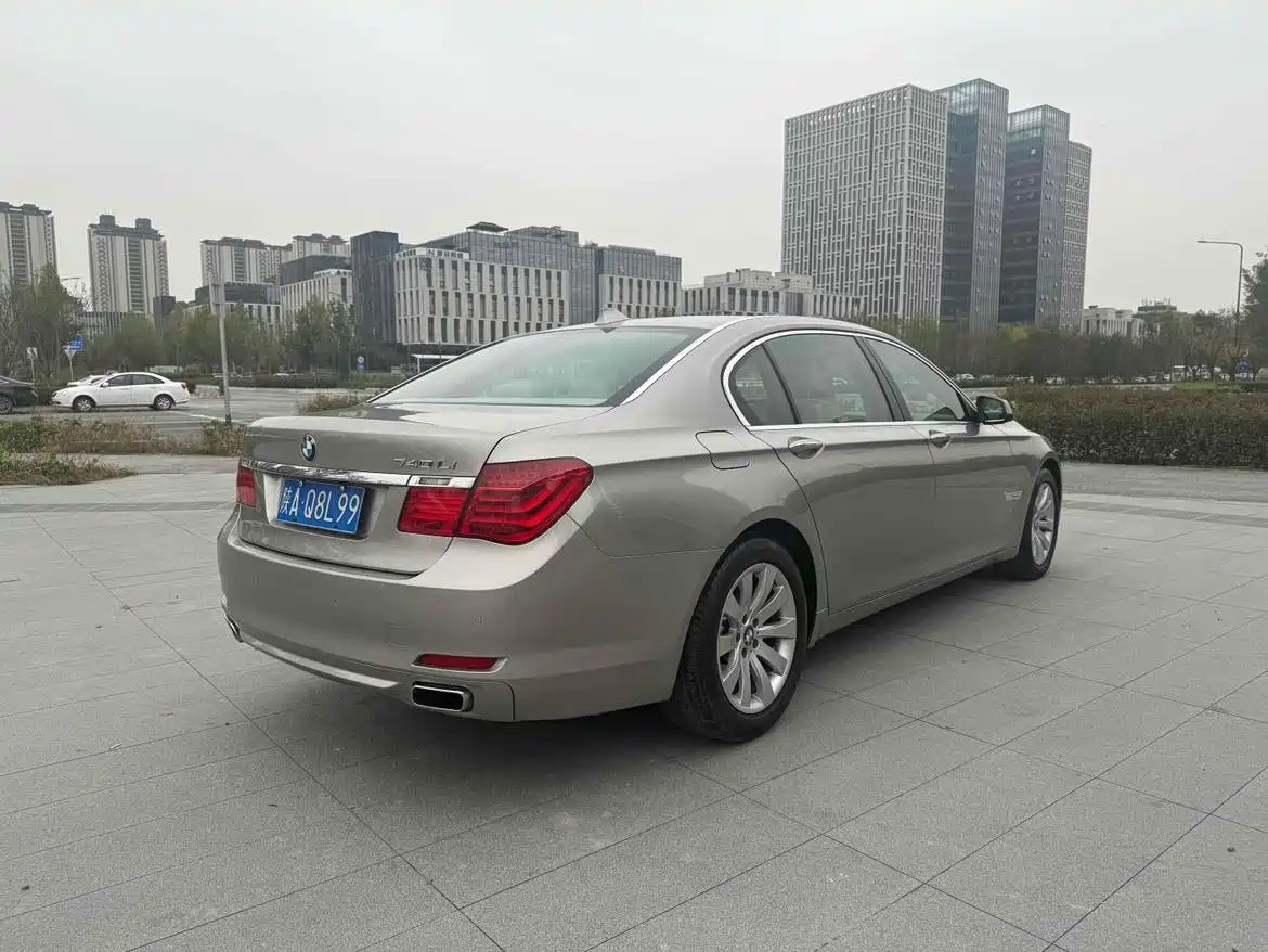 BMW 7 Series 2009 740Li Luxury фото 14