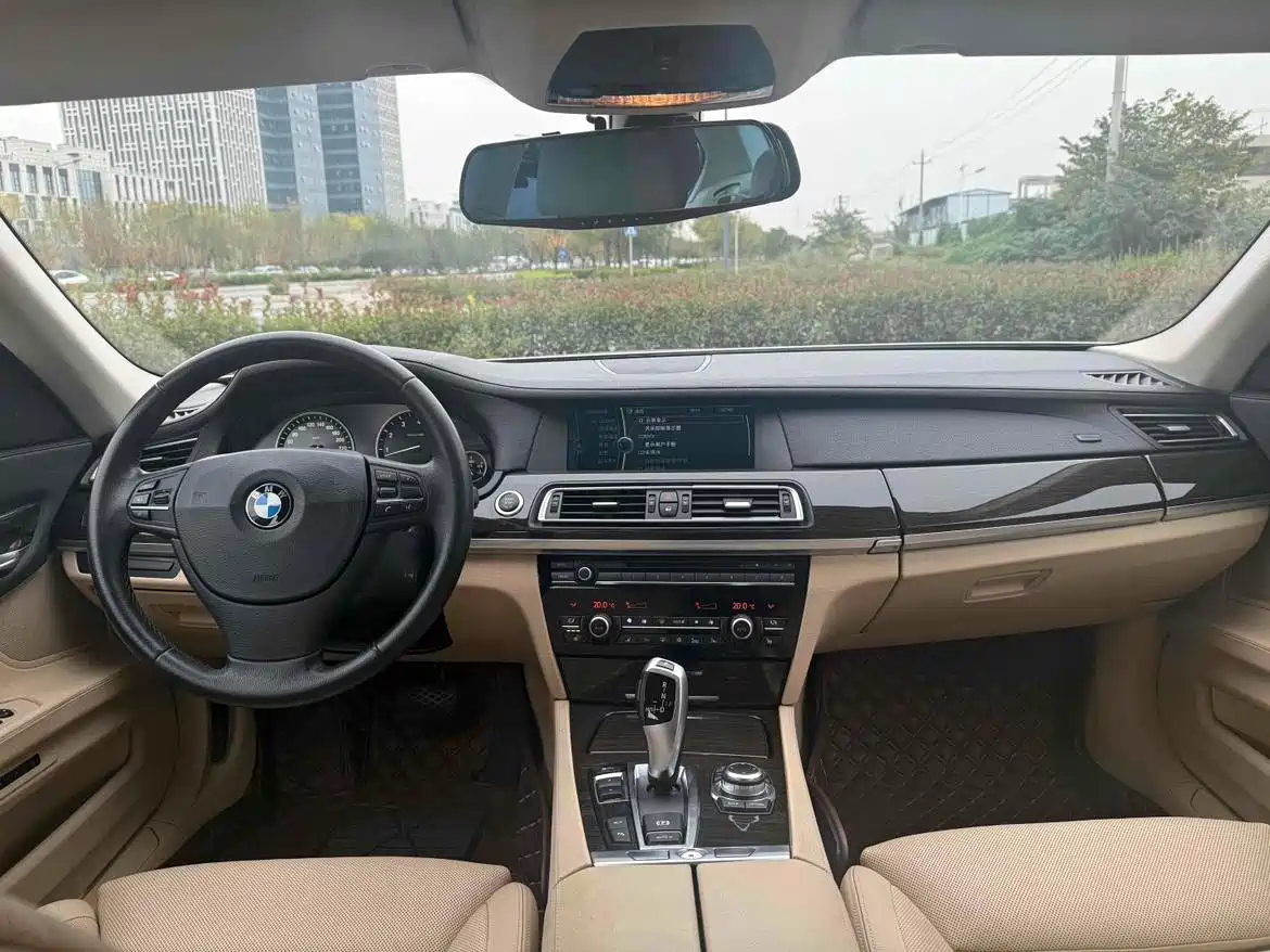BMW 7 Series 2009 740Li Luxury фото 17