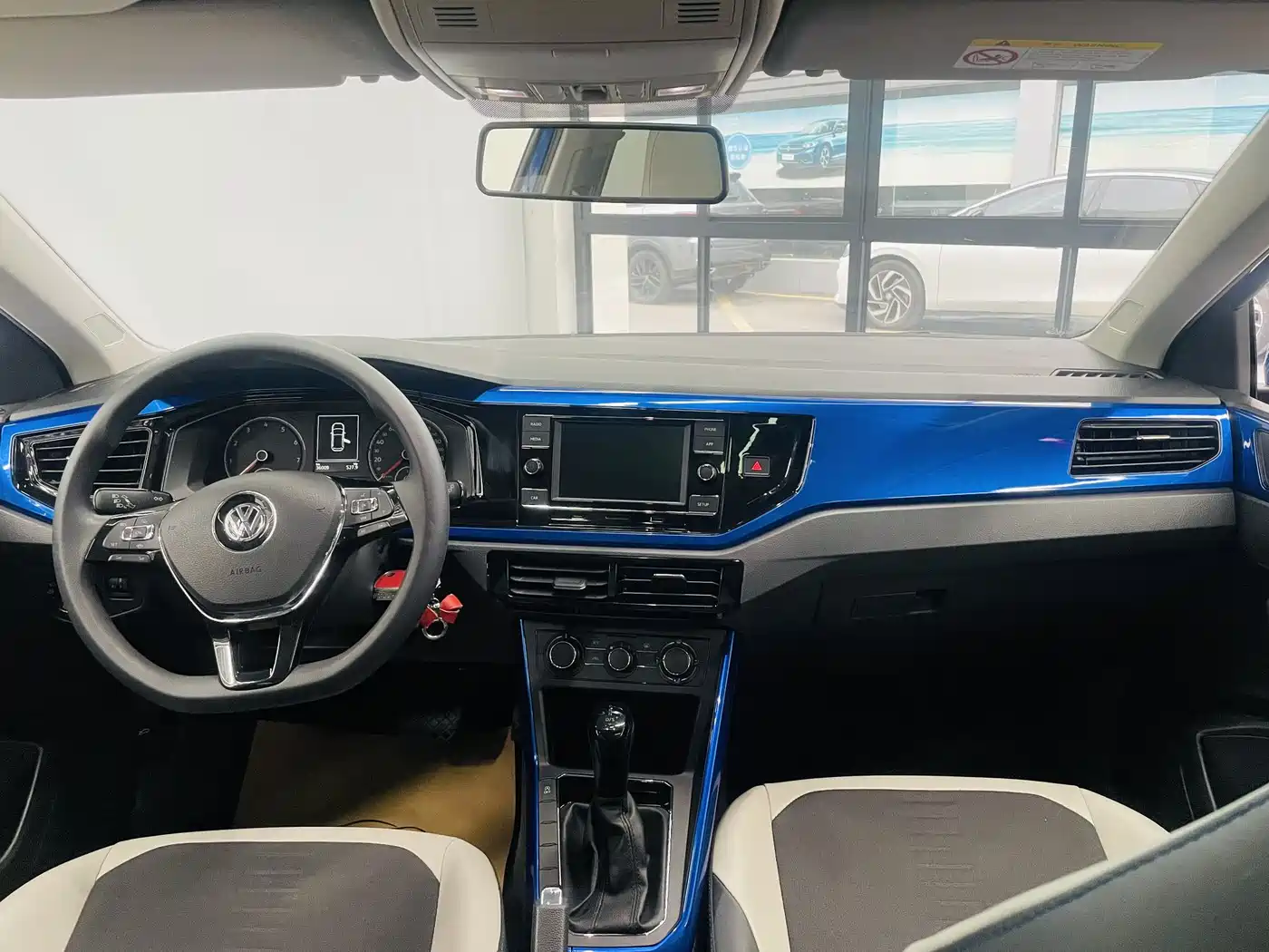 VOLKSWAGEN POLO
