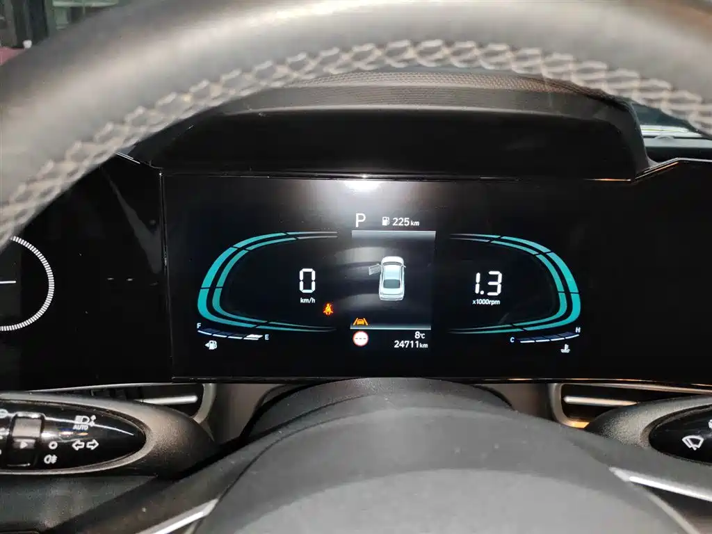 Hyundai Elantra 2023 Model 1.5L CVT LUX Premium Edition фото 9