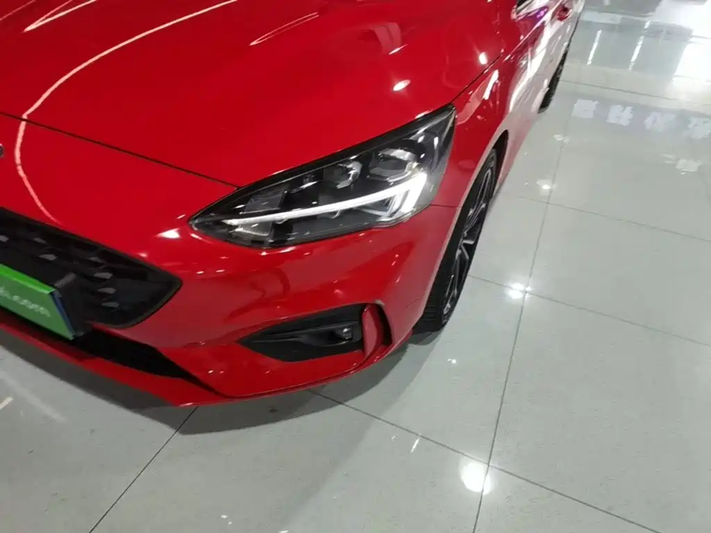Фото 24 - Ford Focus