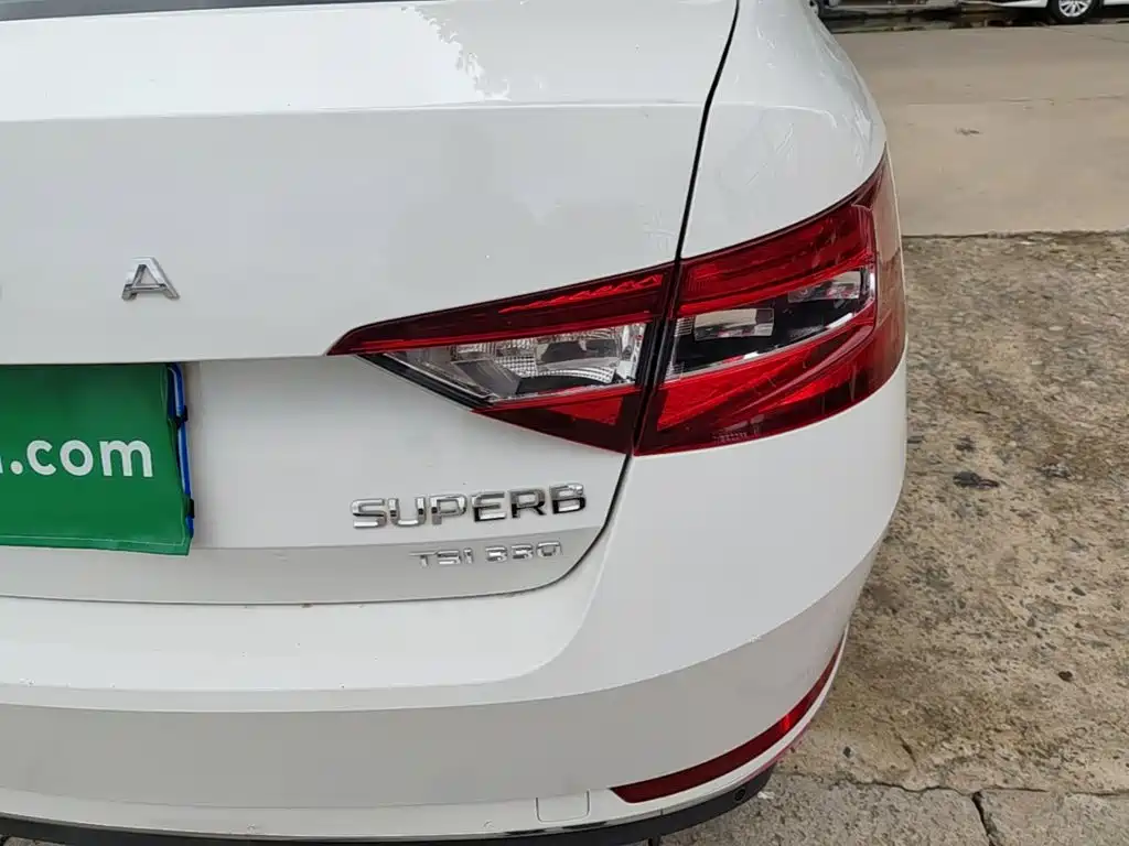 Фото 8 - Škoda Superb