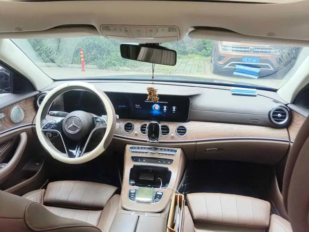 Mercedes-Benz E-Class, миниатюра 12