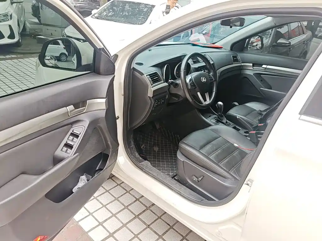 BAIC Senova X65 2019 2015 2.0T Automatic Elite