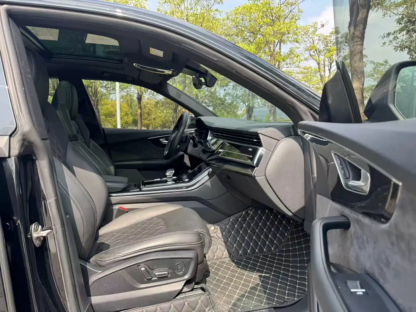 Audi Q8 2022 55 TFSI Premium Selection Dynamic фото 4