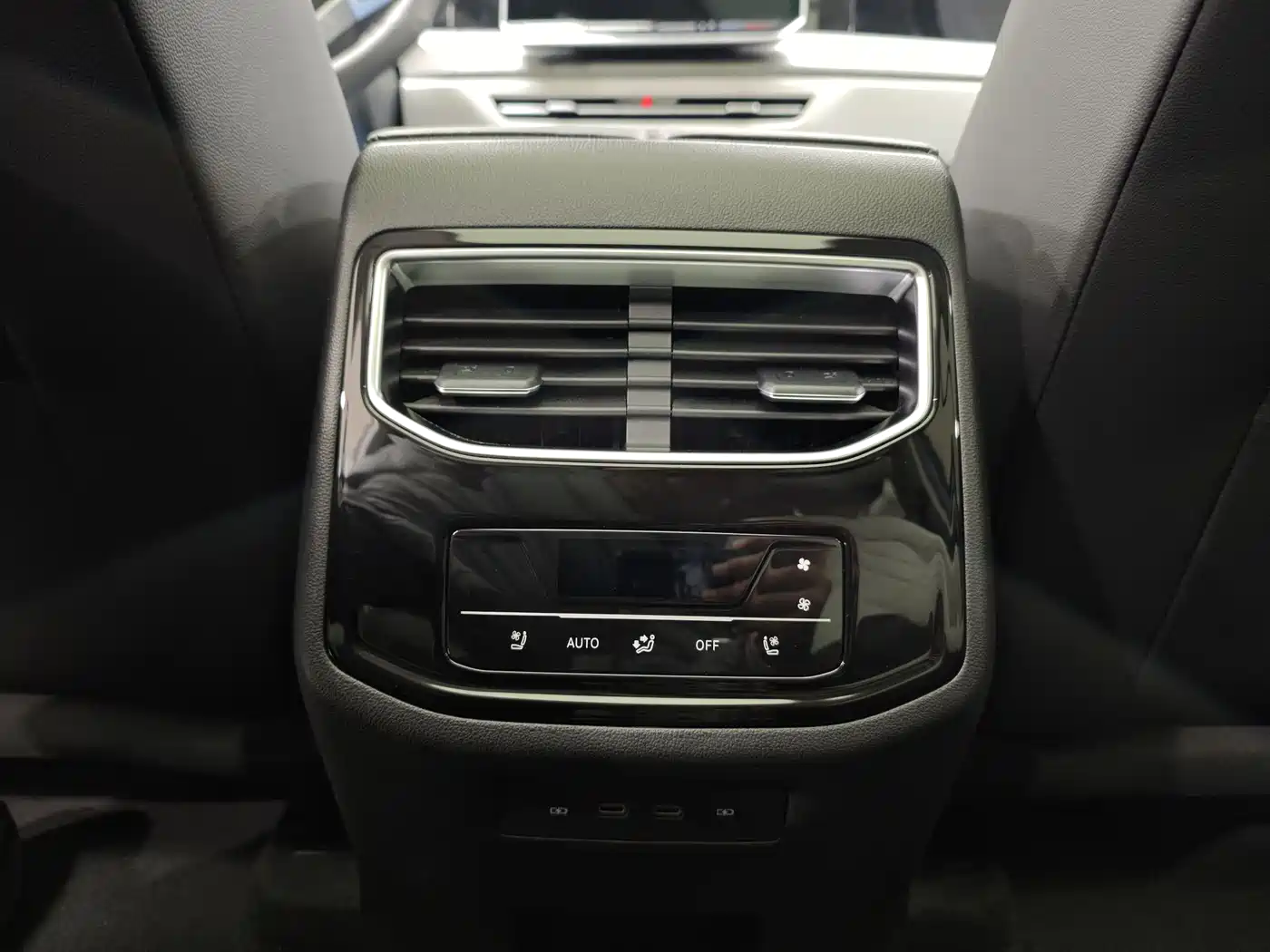 Volkswagen Talagon 2025 450TSI R-Line 6-Seater фото 19