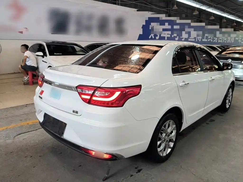 Фото 7 - Geely Vision