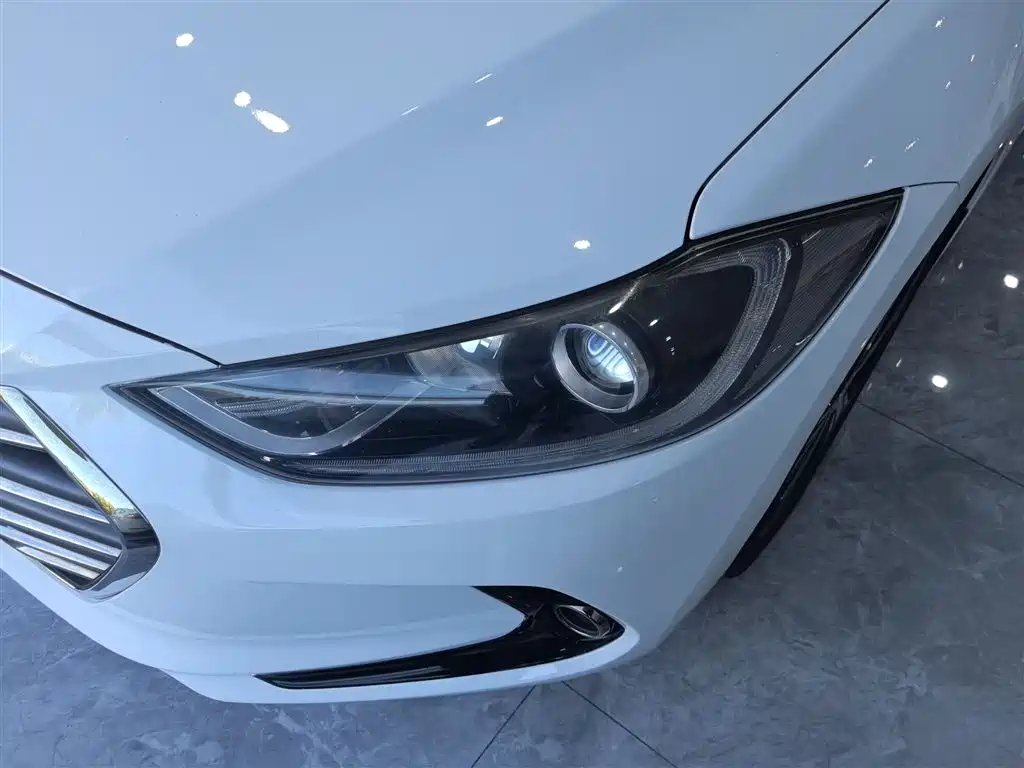 Hyundai Elantra 2018 1.4T DCT Dynamic·Vitality Model фото 15