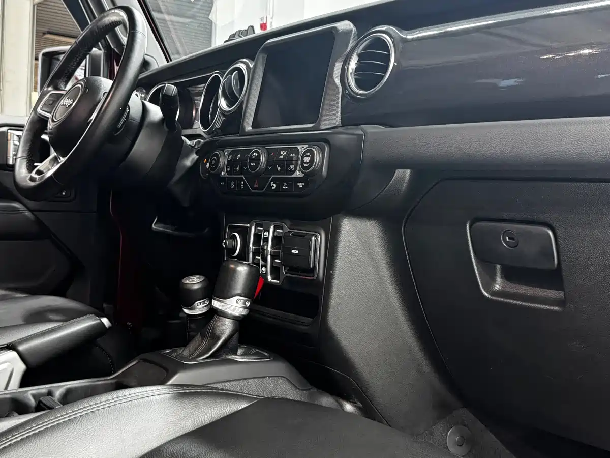 Фото 6 - Jeep Wrangler