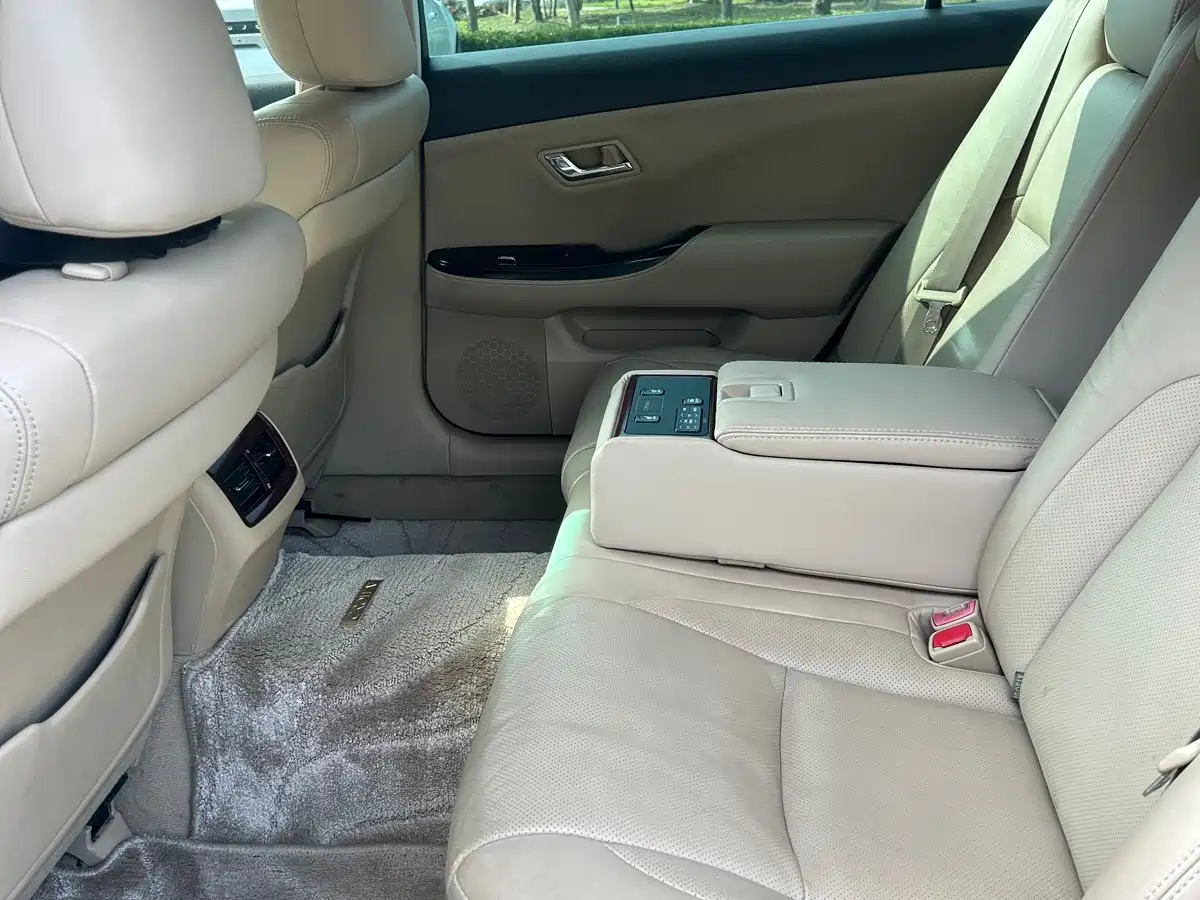 Toyota Crown 2011 2.5L Royal Leather Sunroof Special Edition фото 9