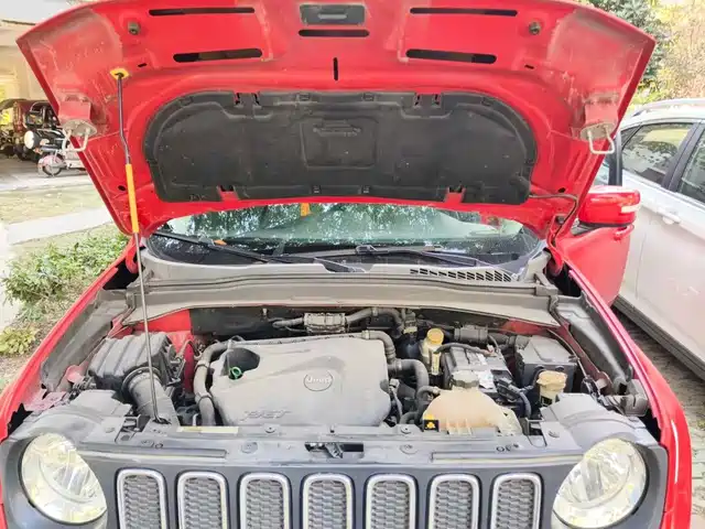 Jeep Renegade 2017 180T Automatic High-Energy Edition — фото 3