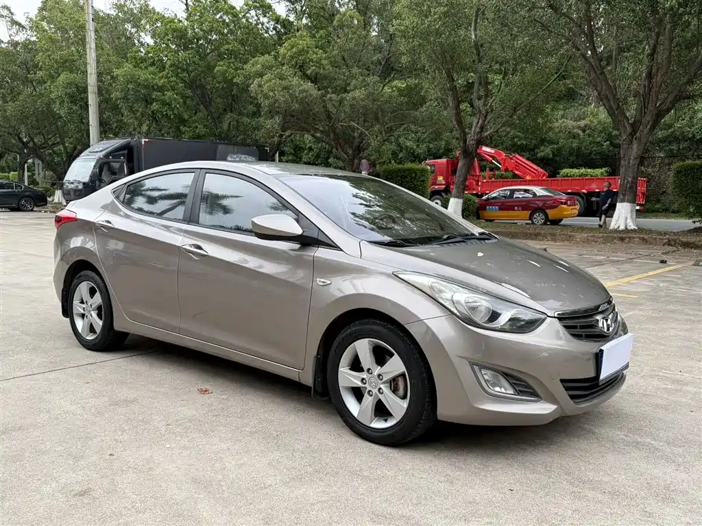 Hyundai Langdong 2012 1.6L Automatic Fashion фото 3