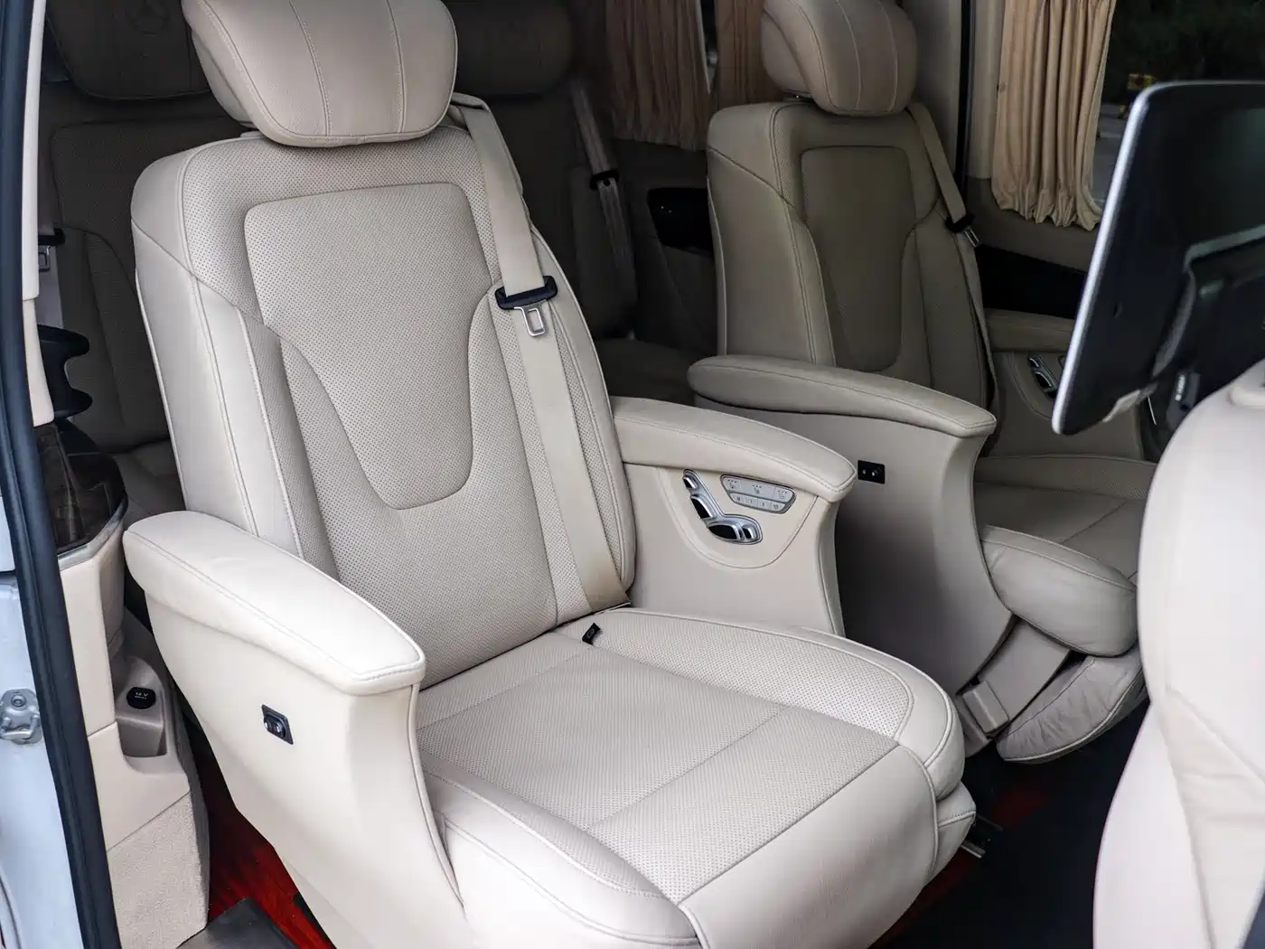 Mercedes-Benz V-Class 2016 V 260 Premium Edition фото 10