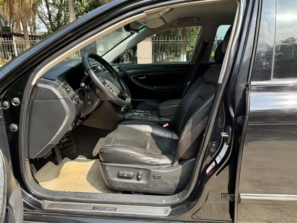 Toyota Crown 2007 2.5L Royal Leather Edition фото 4
