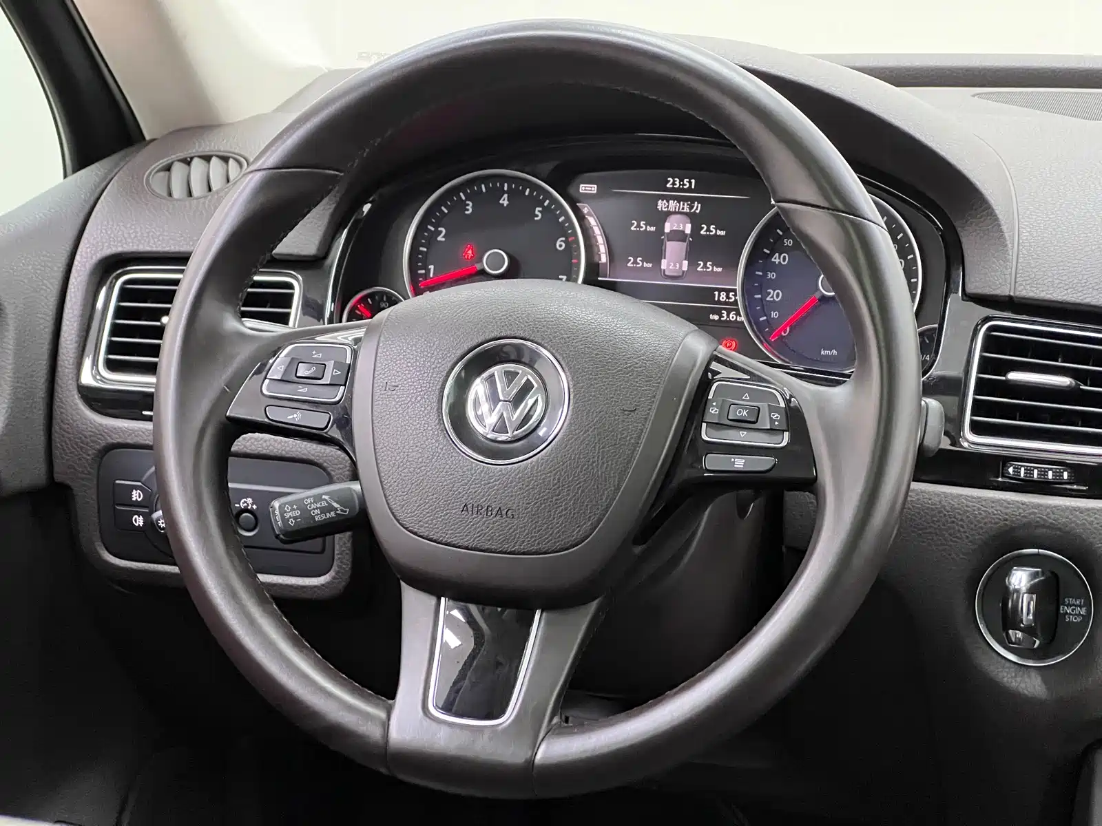 Фото 9 - Volkswagen Touareg