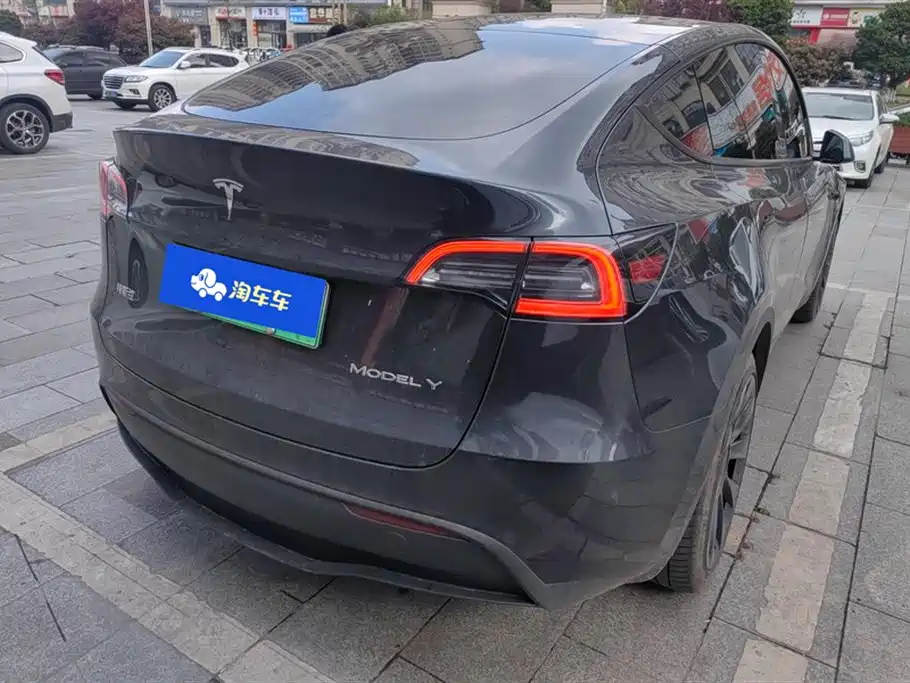 TESLA MODEL Y