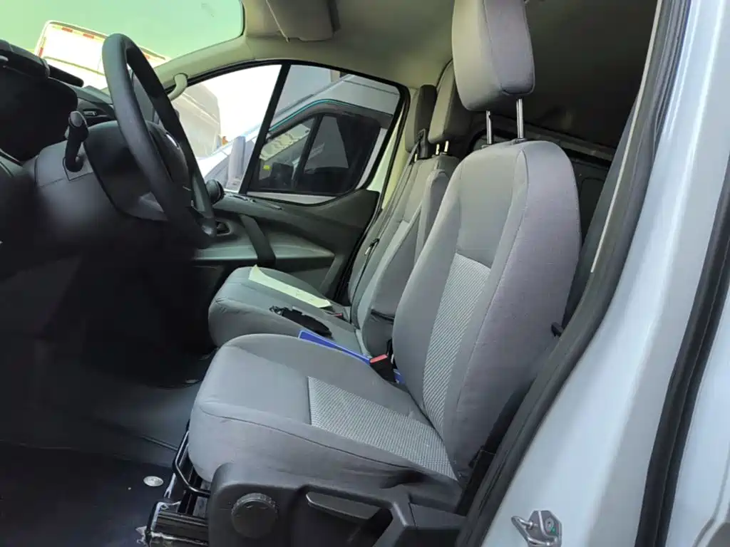 Ford Transit 2023 2019 2.0T Diesel Multi-Purpose Commercial Vehicle Short Wheelbase Low Roof 6-Seater China VI