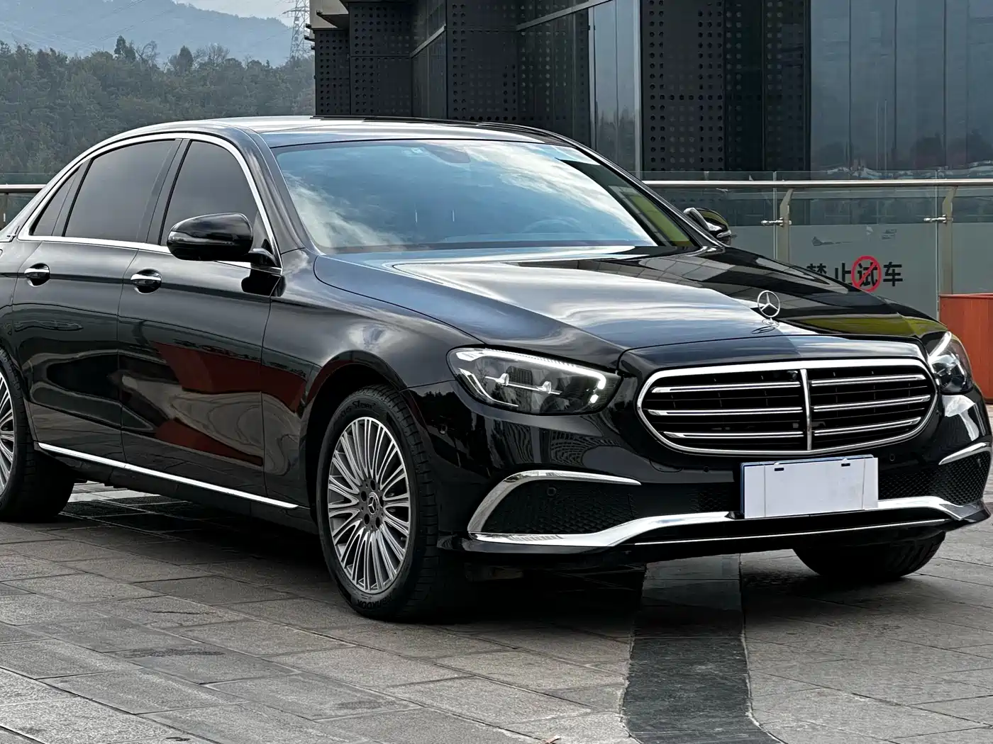 Mercedes-Benz E-Class 2022 Facelift E 300 L Sport Fashion Style фото 3