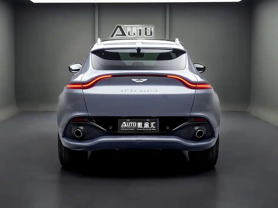 ASTON MARTIN DBX