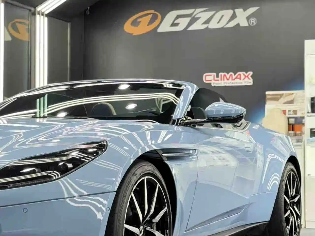 ASTON MARTIN DB11