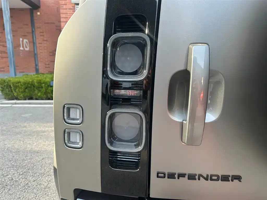 Land Rover Defender 2025 110 3.0T P400 X фото 7