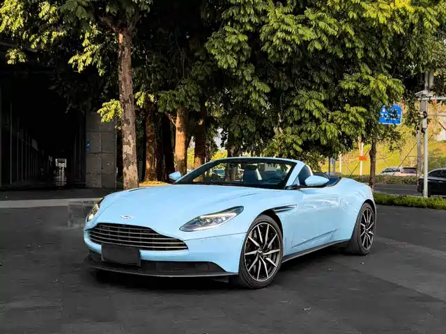 ASTON MARTIN DB11