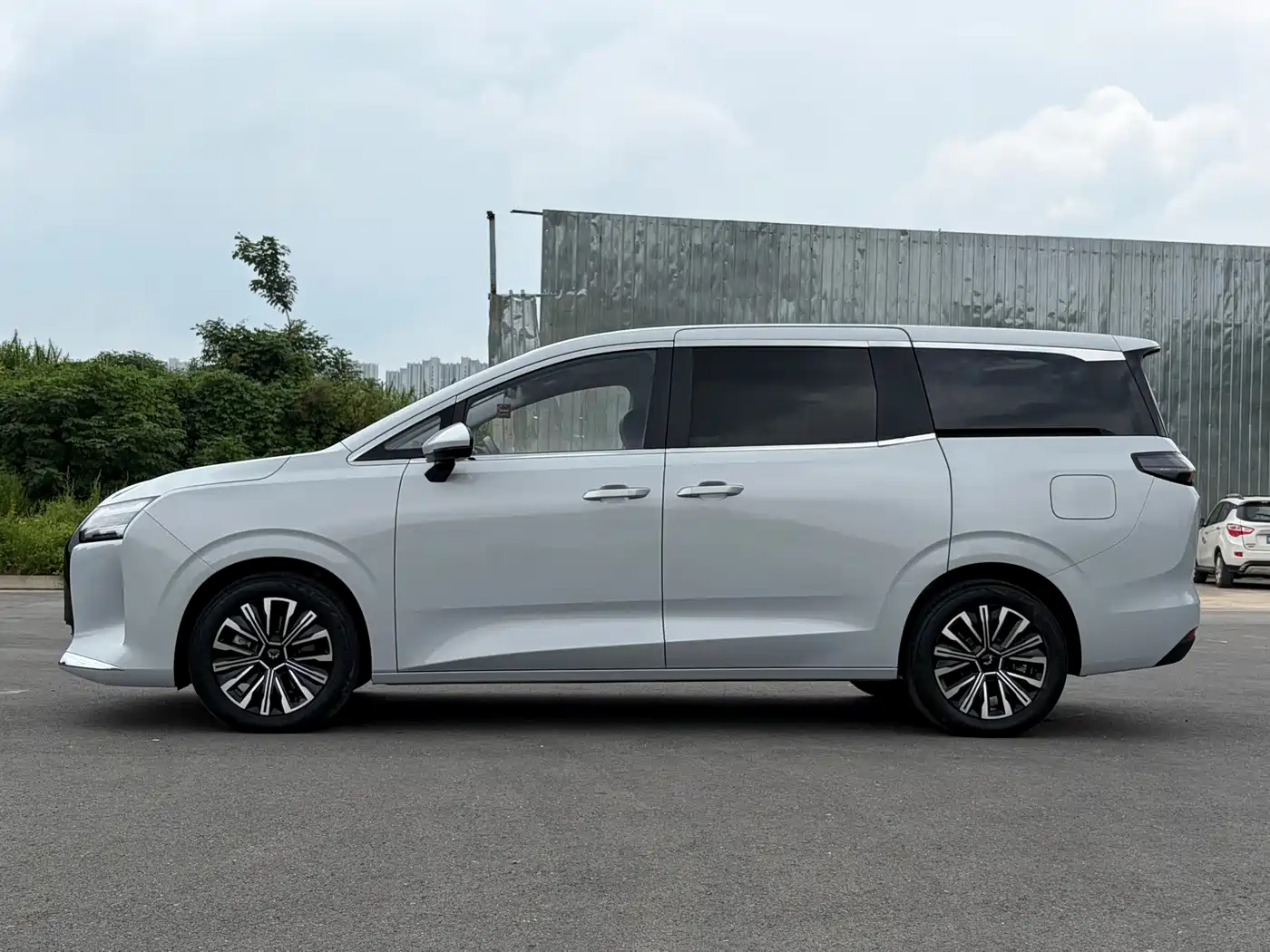Wuling Motors Xingguang 730 New Energy 2025 2025 Model Plug-in Hybrid Base Version