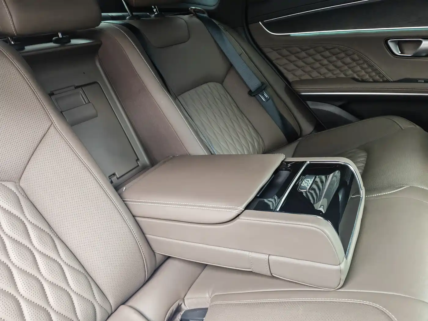 BYD Han 2023 DM-i Champion Edition 121KM Premium фото 29