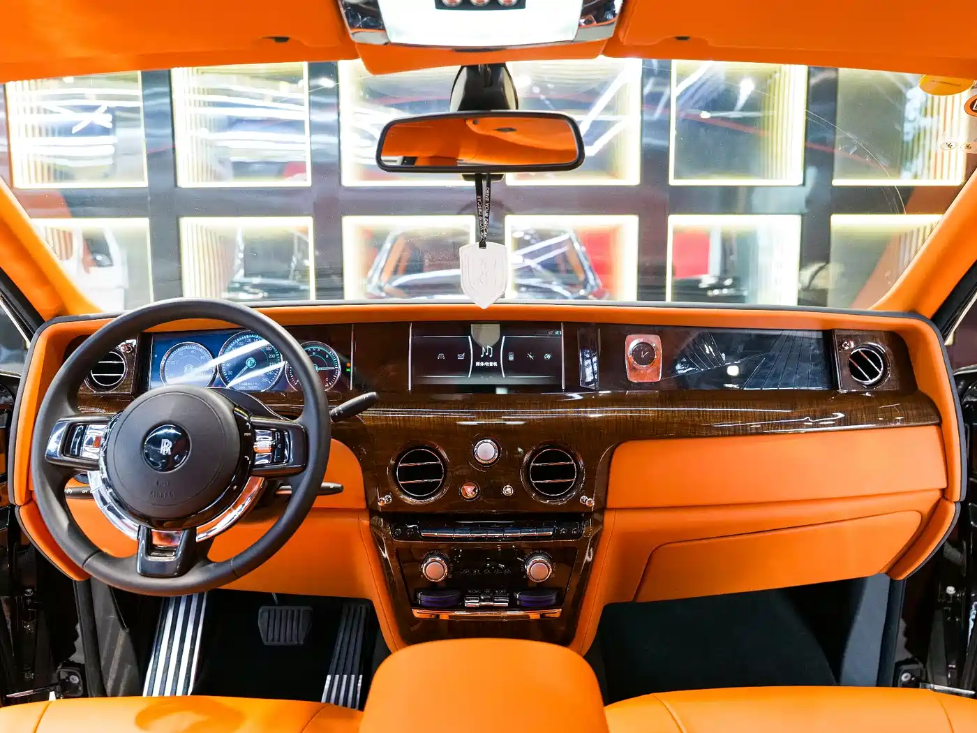 Rolls-Royce Phantom 2014 2013 6.7L Extended Wheelbase (EWB)