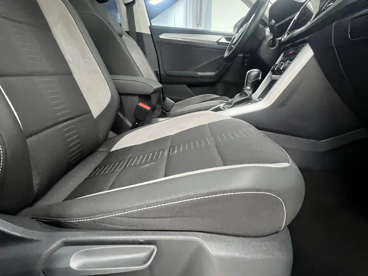 VOLKSWAGEN T ROC EXPLORING SONGS