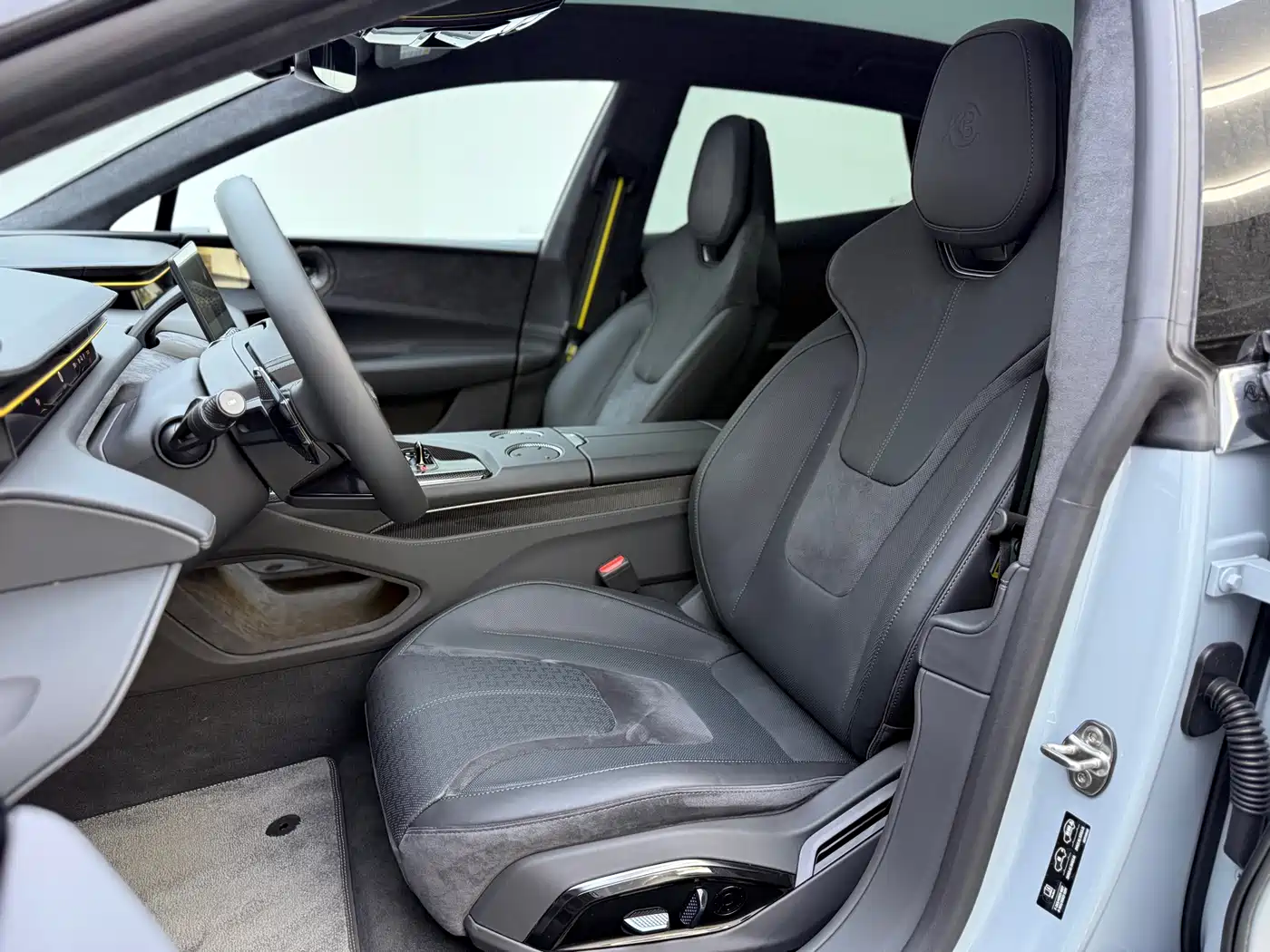 LOTUS SPORTS CAR EMEYA FLOWERS