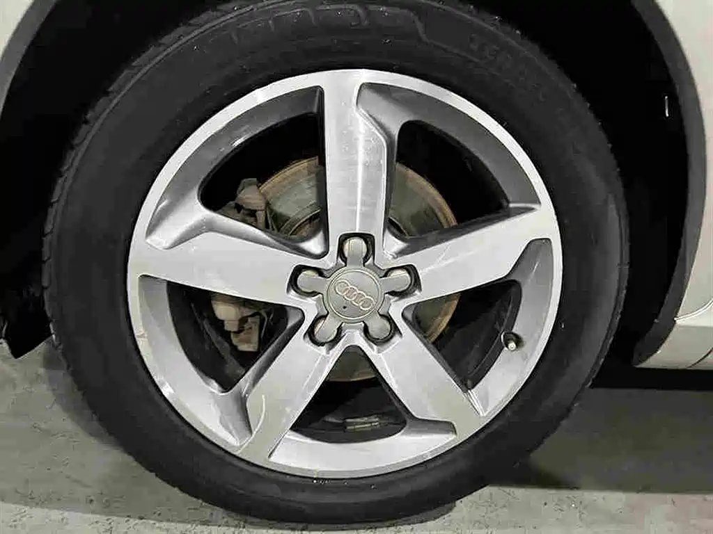 Audi Q3 2013 2013 40 TFSI quattro Luxury Model