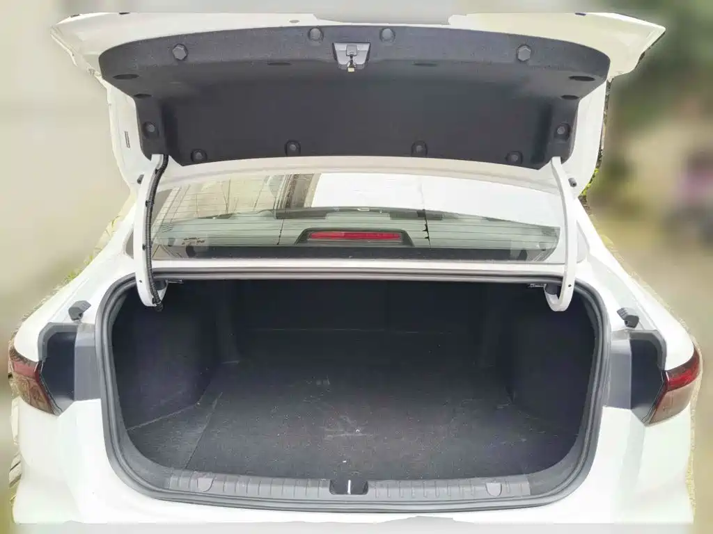 Фото 5 - Geely Emgrand