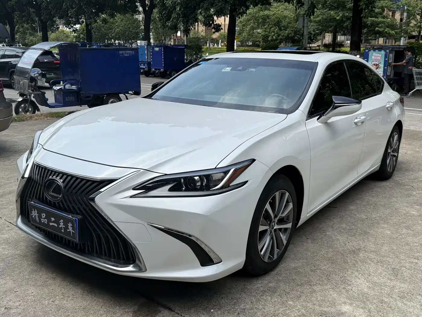 Фото 3 - Lexus ES