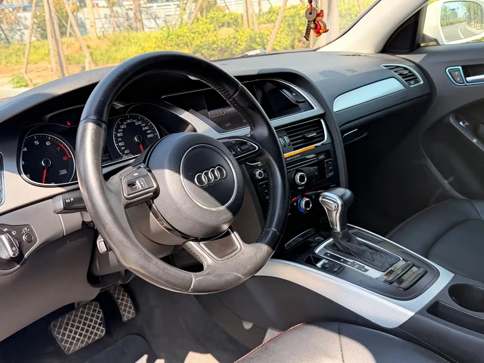 Фото 10 - Audi A4L
