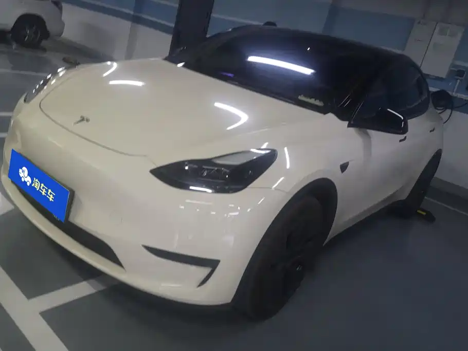 Tesla Model Y 2024