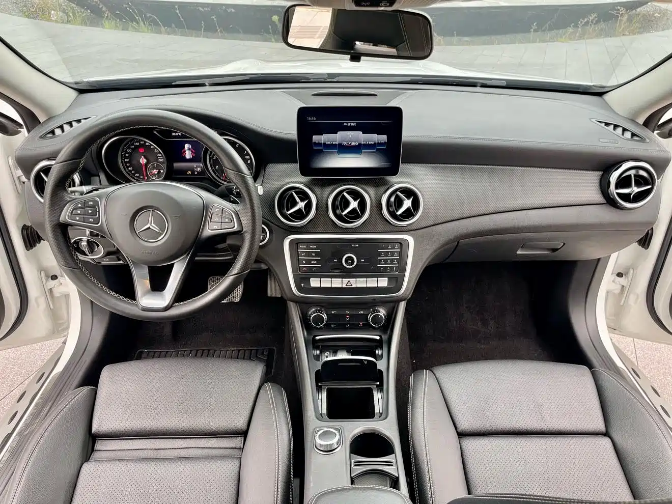 Mercedes-Benz GLA 2018 GLA 200 Fashion фото 15