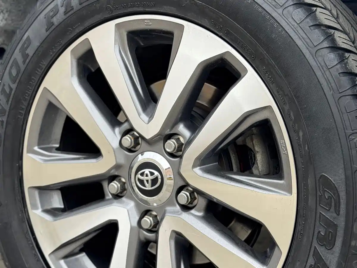 Toyota Land Cruiser (Import) 2018