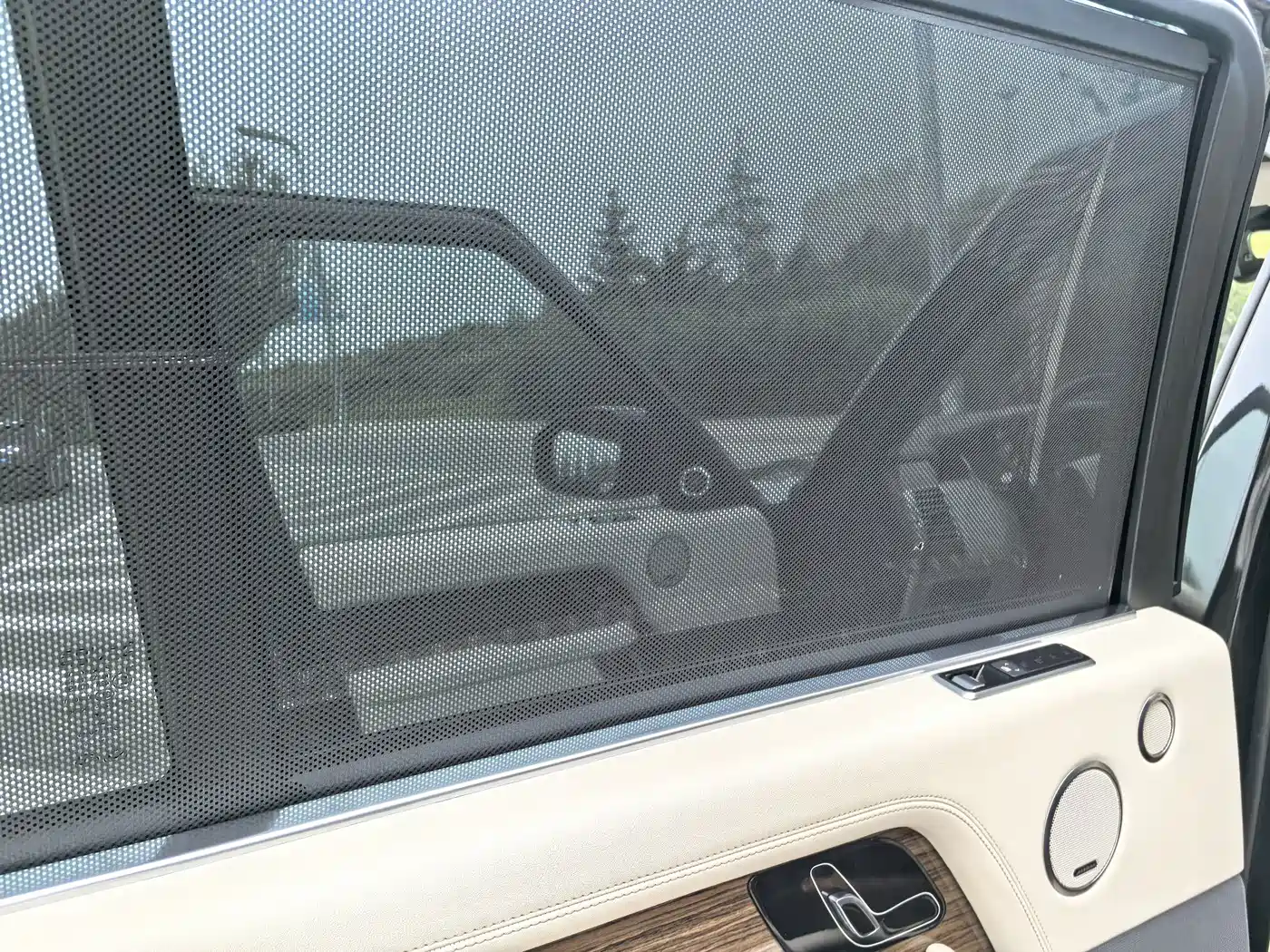 Photo 15 - Land Rover Range Rover