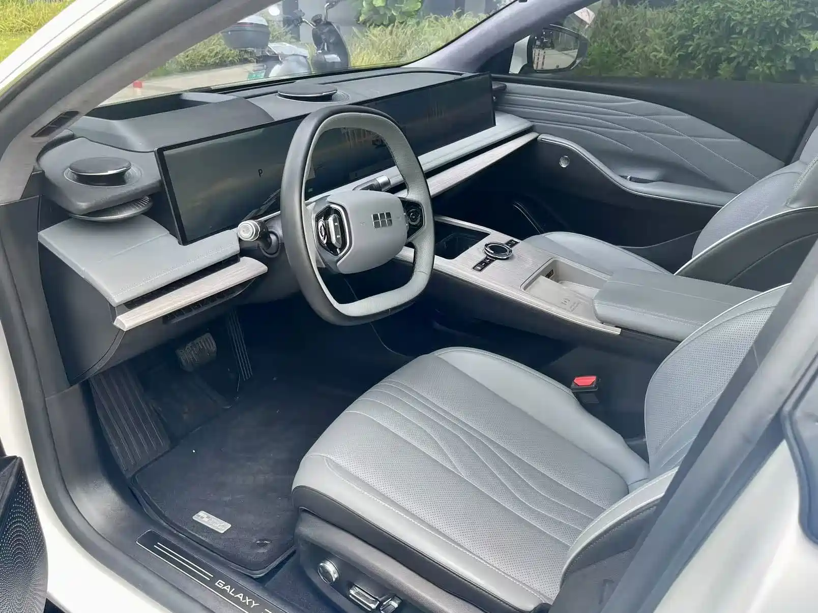 Фото 4 - Geely Galaxy Galaxy E8