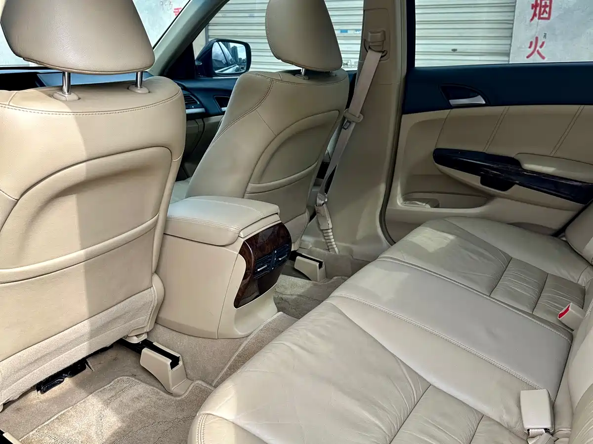 Фото 9 - Honda Accord