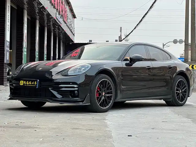 PORSCHE PANAMERA