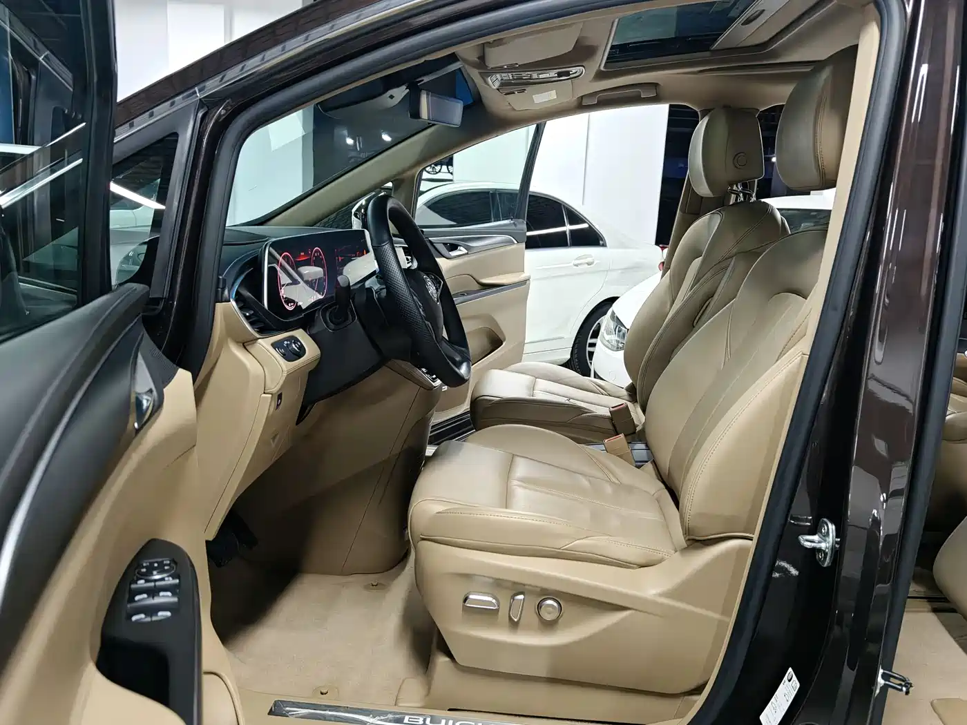 Buick GL8 2021 ES Landlord 653T Flagship фото 5